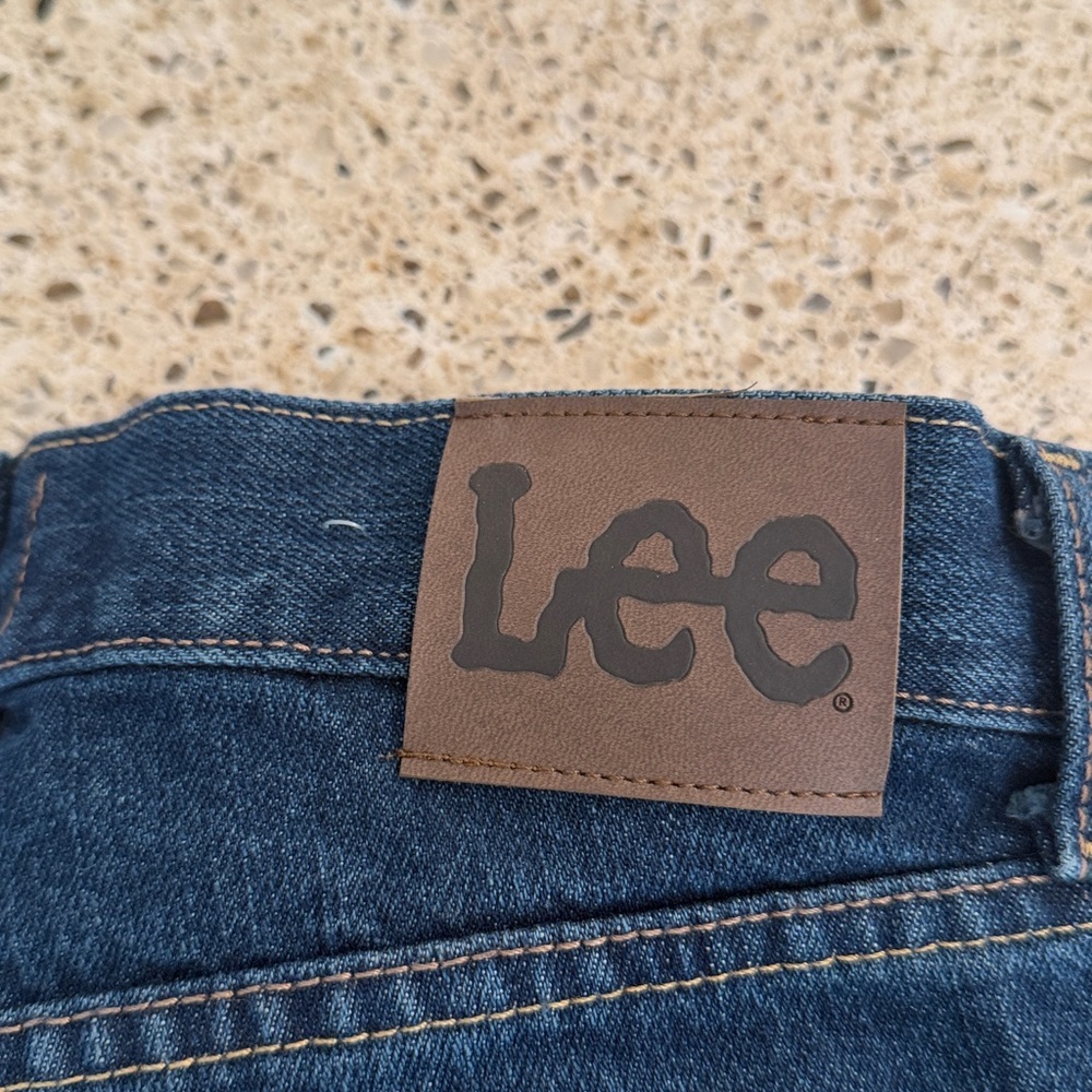 NWT REGULAR FIT LEE JEANS - Picture 2 of 7